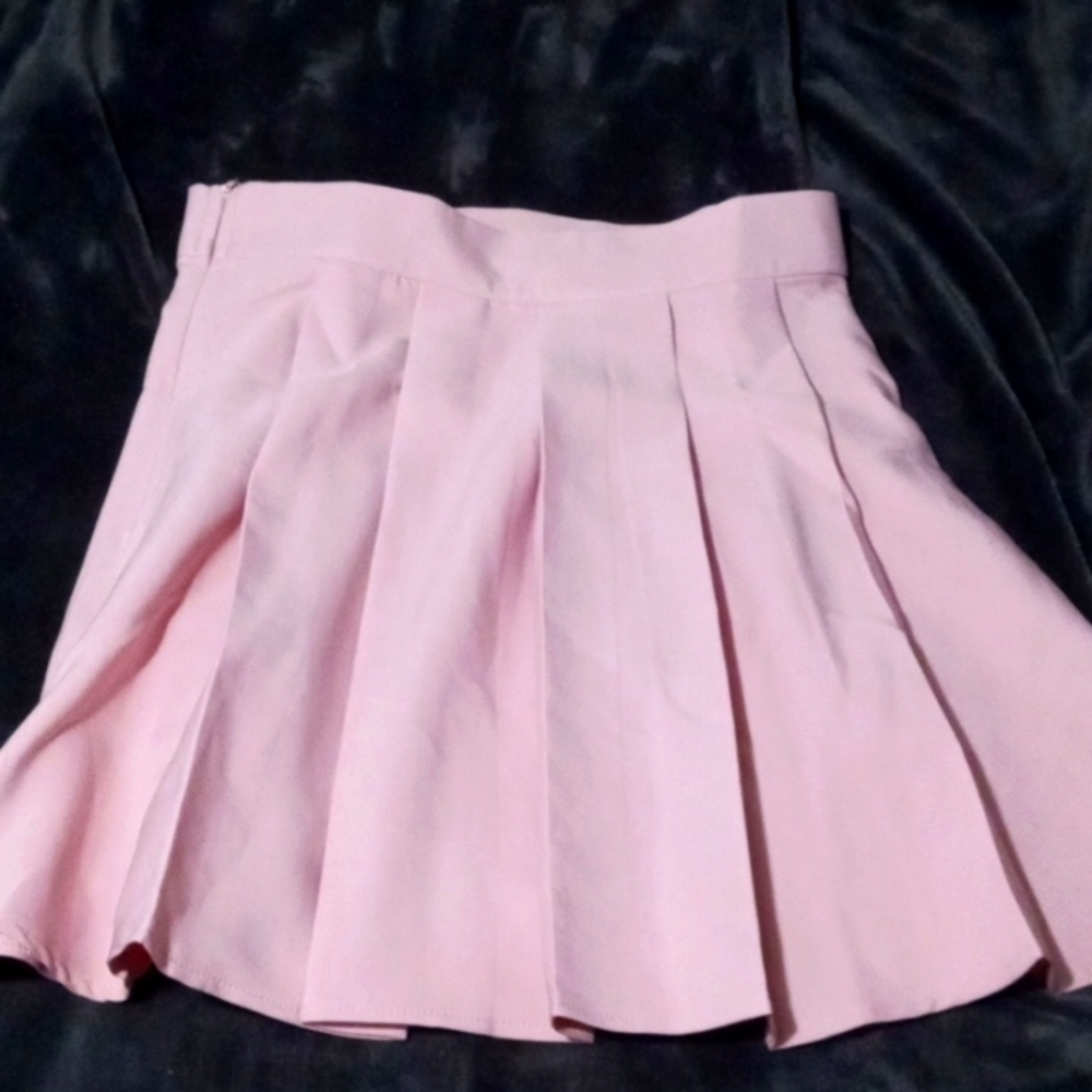 Pink pleated skirt